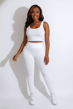 Women wearing Highwaist Seamless Fitted Leggings fitness workout outfit
