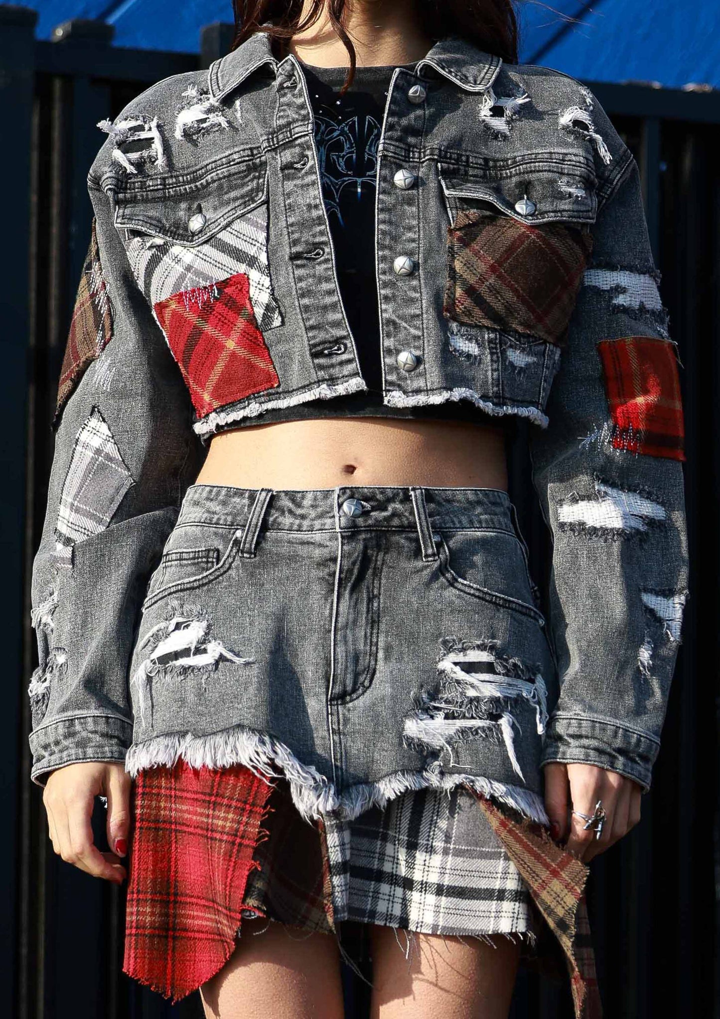 PLAID APPLIQUE DENIM CROP TRUCKER JACKET