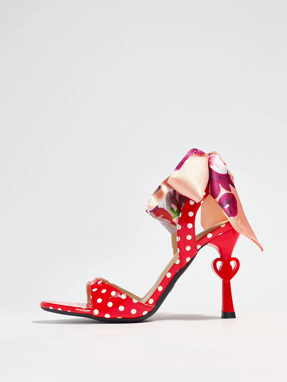 Love the dots heel