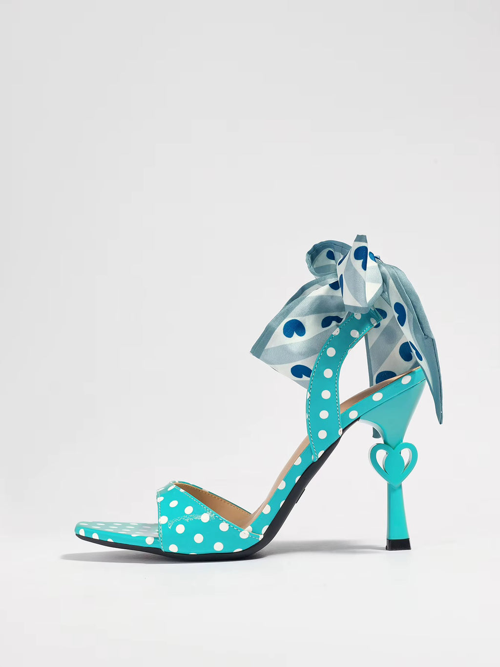 Love the dots heel