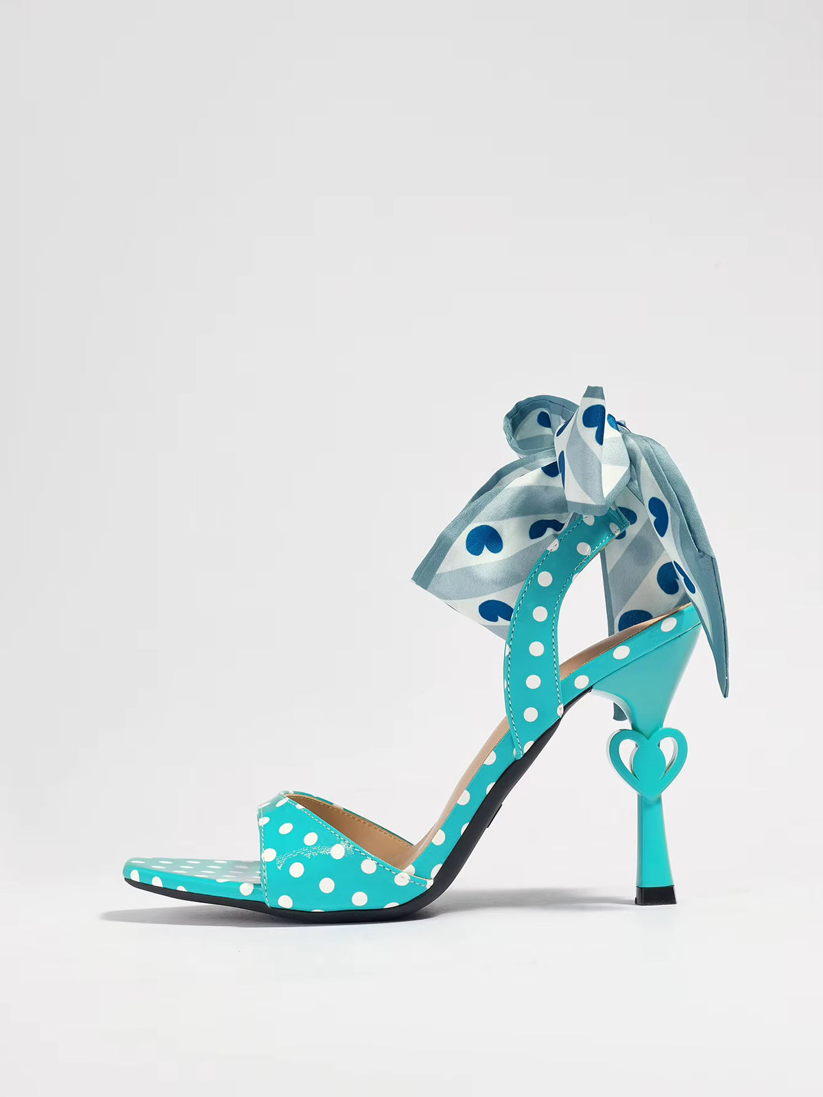 Love the dots heel
